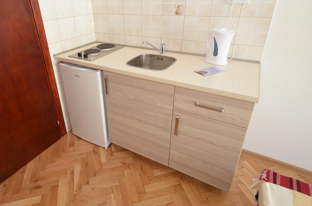 Apartments Ceklin Котор Екстер'єр фото