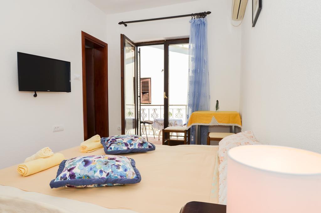 Apartments Ceklin Котор Екстер'єр фото
