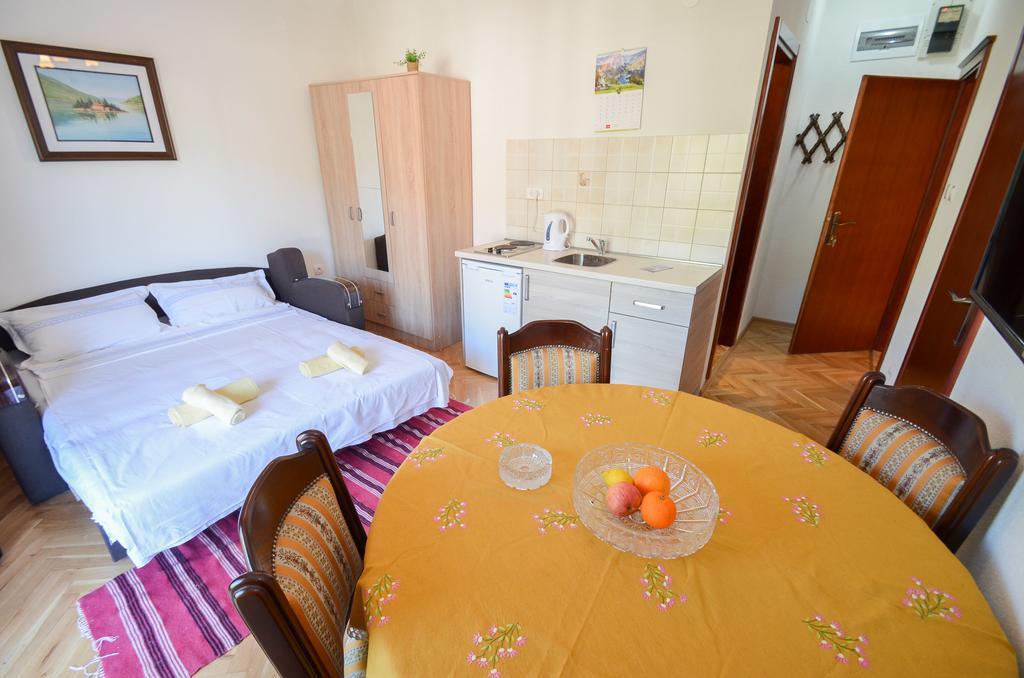 Apartments Ceklin Котор Екстер'єр фото