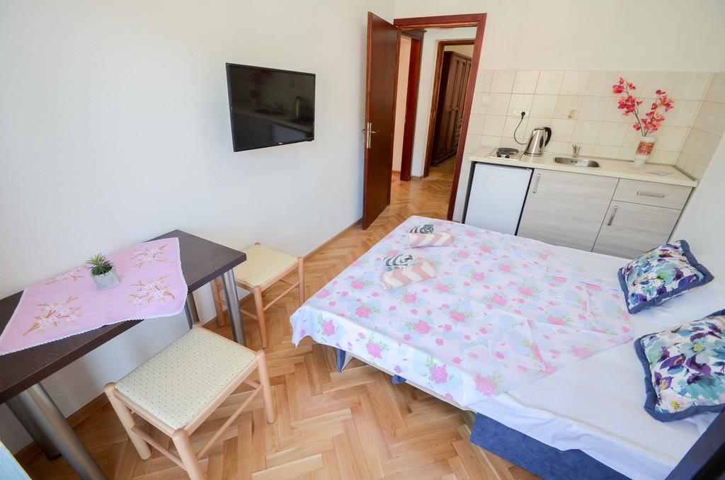 Apartments Ceklin Котор Екстер'єр фото
