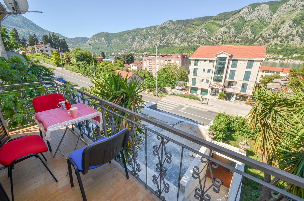 Apartments Ceklin Котор Екстер'єр фото