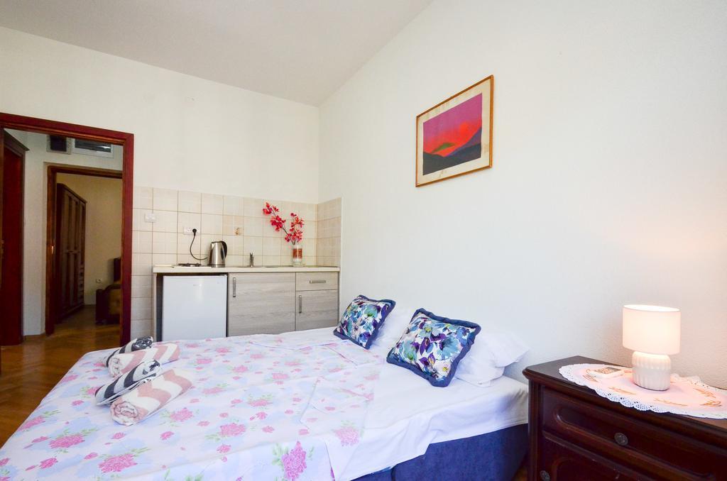 Apartments Ceklin Котор Екстер'єр фото