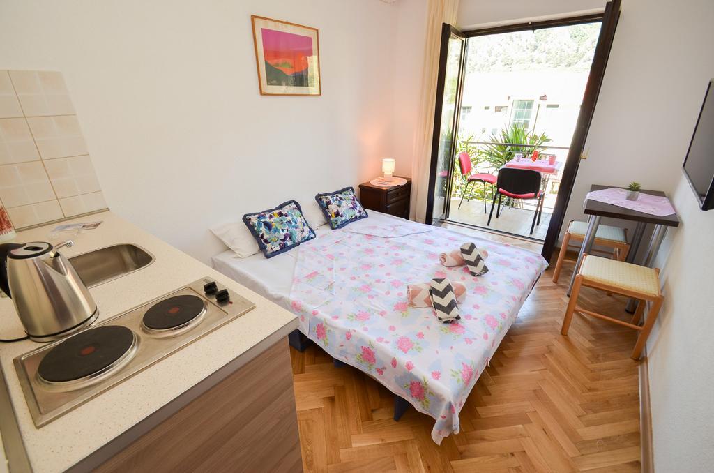 Apartments Ceklin Котор Екстер'єр фото